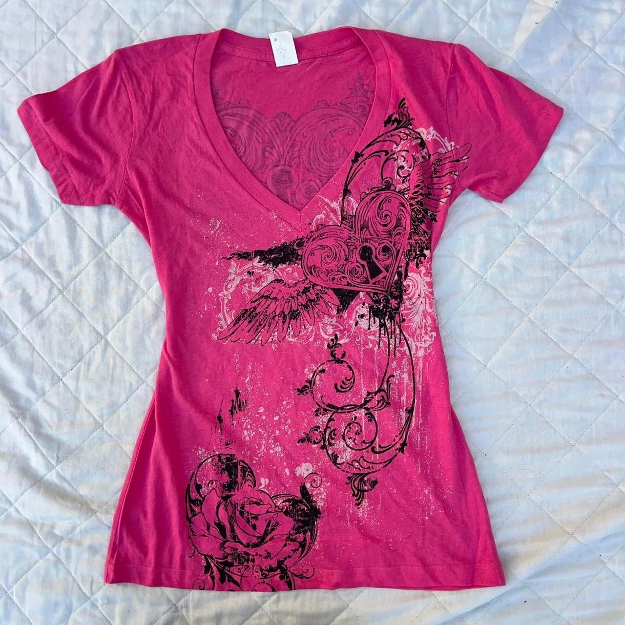 Women's Grunge Aesthetic Top Hot Pink Vintage Graphic - Winged Heart Lock Print V-Neck Fitted T-Shirt