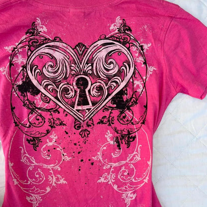 Women's Grunge Aesthetic Top Hot Pink Vintage Graphic - Winged Heart Lock Print V-Neck Fitted T-Shirt