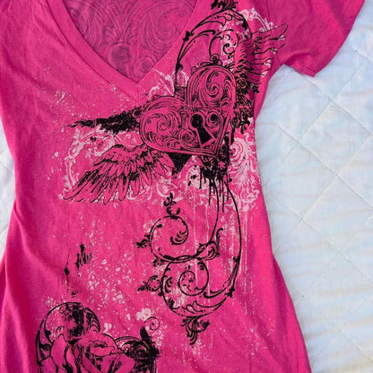 Women's Grunge Aesthetic Top Hot Pink Vintage Graphic - Winged Heart Lock Print V-Neck Fitted T-Shirt