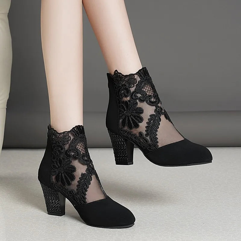 New Fashion Lace-Flower, Round Toe Pumps.  Zipper in back.